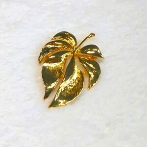 Vintage Goldtone Philadendron Leaf Brooche